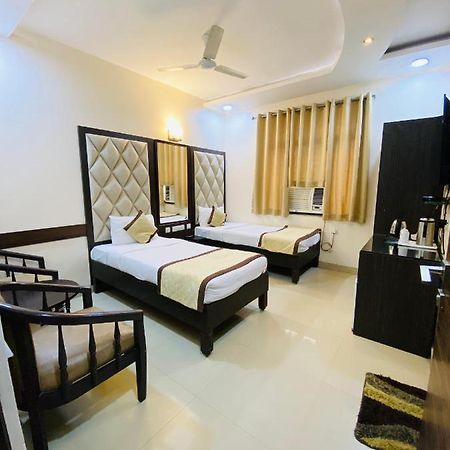 Hotel Pradeep Palace Gorakhpur Bagian luar foto