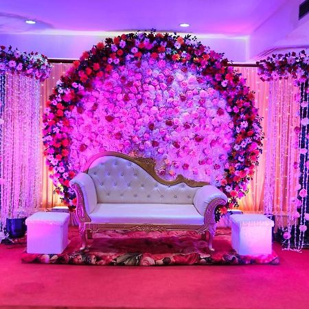 Hotel Pradeep Palace Gorakhpur Bagian luar foto