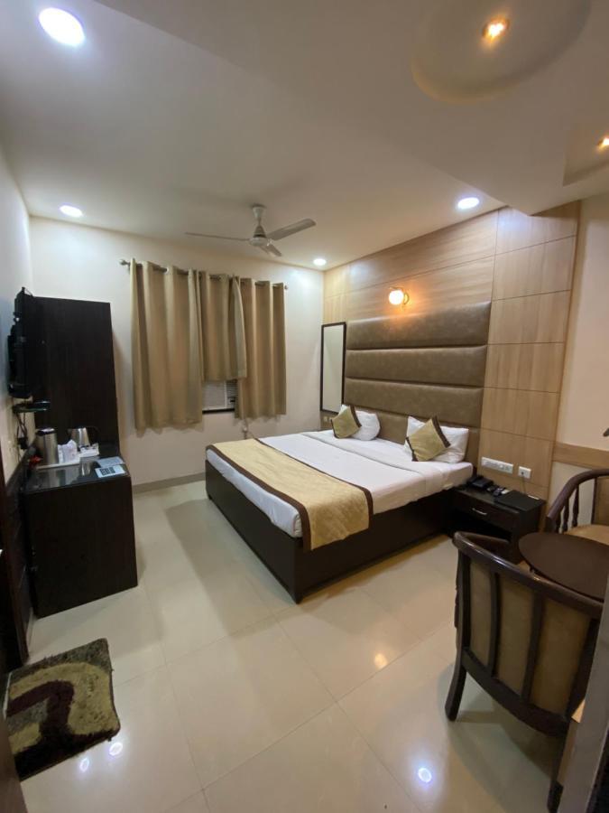 Hotel Pradeep Palace Gorakhpur Bagian luar foto