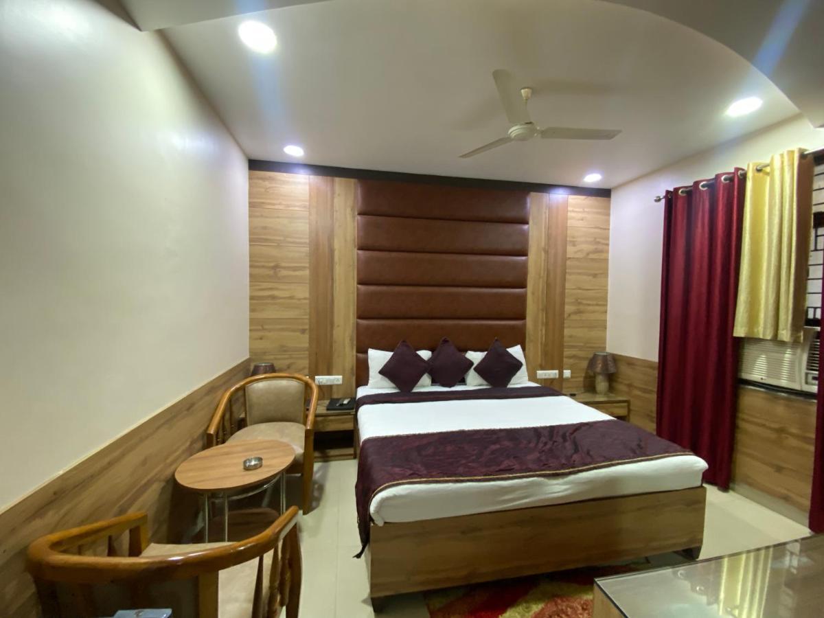 Hotel Pradeep Palace Gorakhpur Bagian luar foto