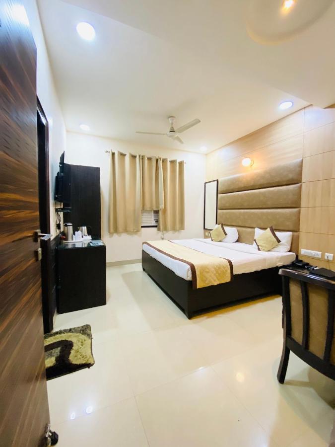 Hotel Pradeep Palace Gorakhpur Bagian luar foto