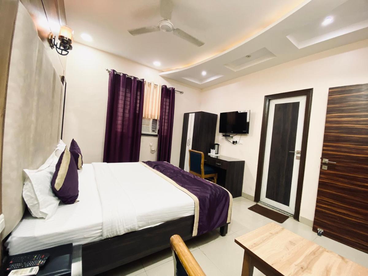 Hotel Pradeep Palace Gorakhpur Bagian luar foto
