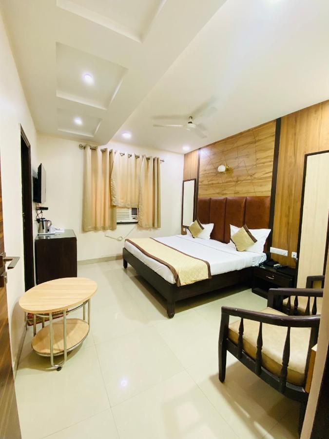 Hotel Pradeep Palace Gorakhpur Bagian luar foto