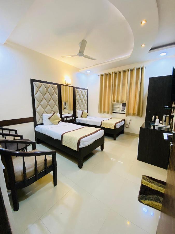 Hotel Pradeep Palace Gorakhpur Bagian luar foto