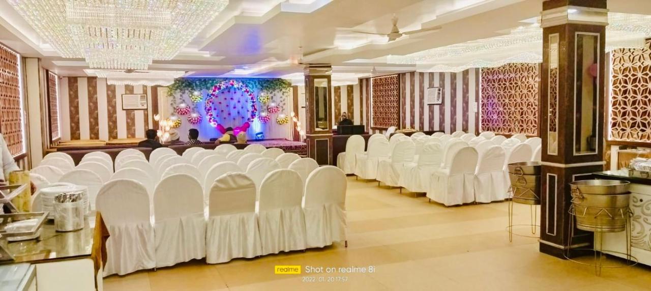 Hotel Pradeep Palace Gorakhpur Bagian luar foto