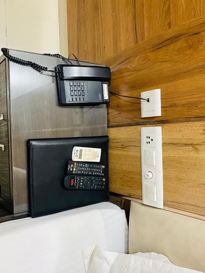 Hotel Pradeep Palace Gorakhpur Bagian luar foto