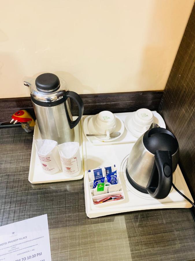 Hotel Pradeep Palace Gorakhpur Bagian luar foto
