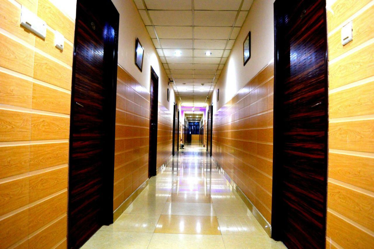 Hotel Pradeep Palace Gorakhpur Bagian luar foto
